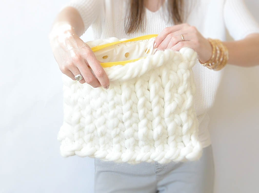 GIANT Yarn Plush Knit Bag Pattern – Mama In A Stitch